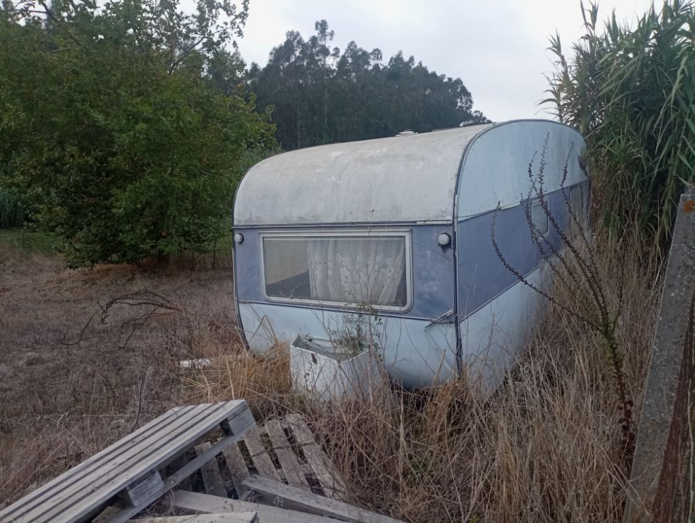 Caravana sem documentos para restaurar.