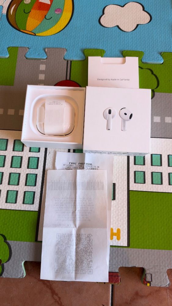 AirPods 4