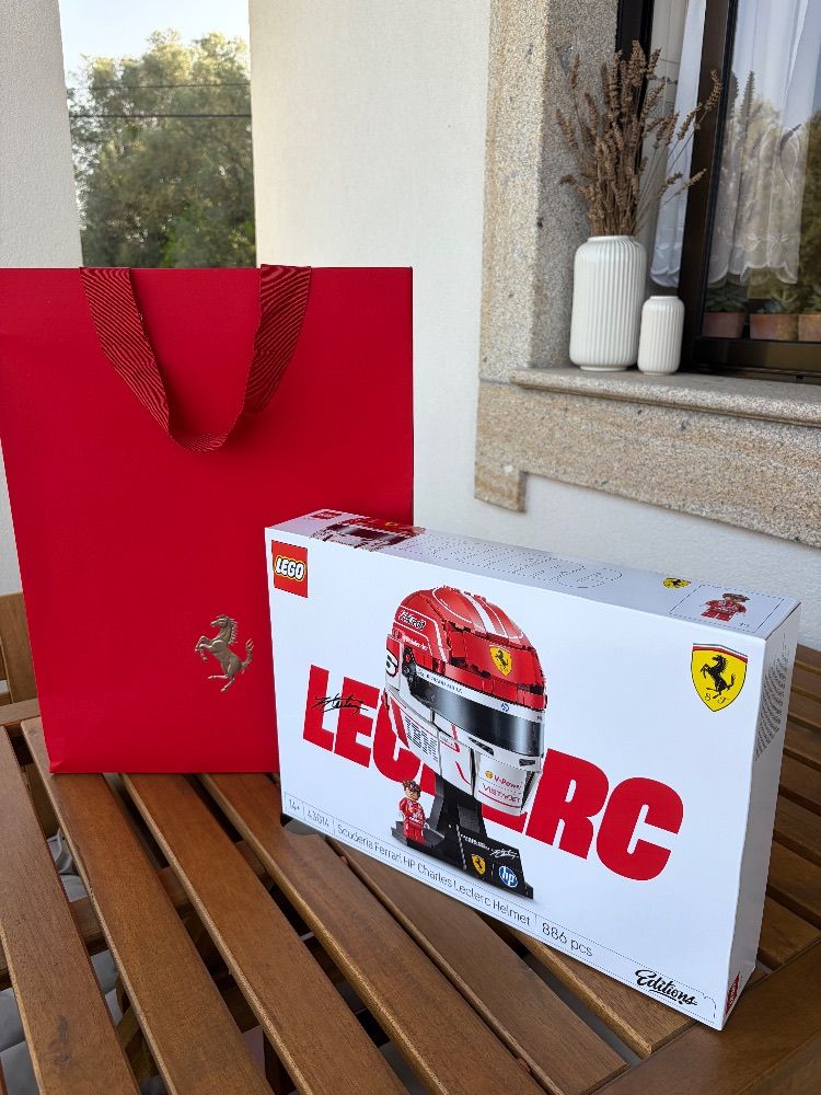 Lego capacete Leclerc Ferrari