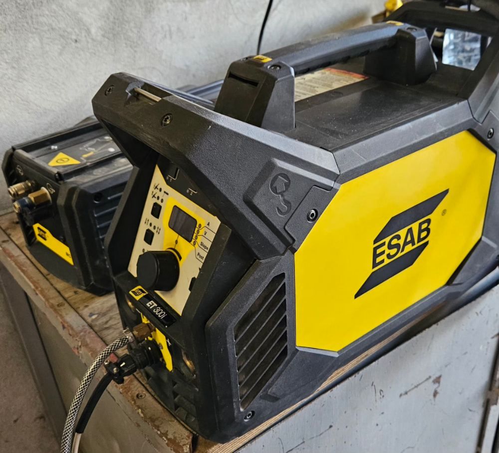 Máquina de Soldar ESAB Renegade ET 300i (TIG/